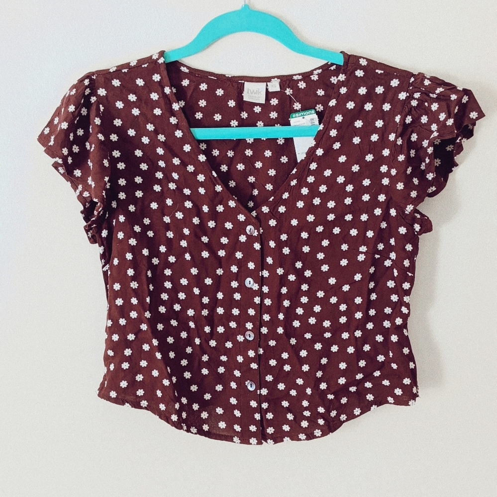 *NWT* Simons TWIK - Floral Cropped Button-Up Blouse